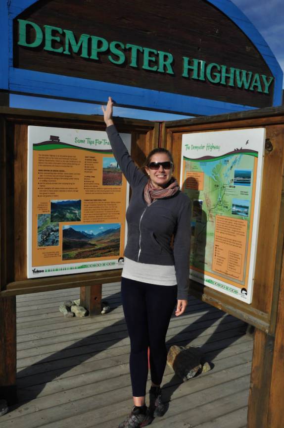 Início da Dempster Highway, região de Dawson City, no Yukon Territory, no Canadá